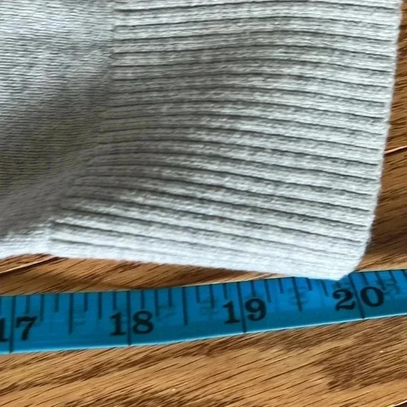 ❤️2/$50❤️[L]Abercrombie &  Fitch Ruffled Sleeves Cotton Blend L S Sweater - Picture 9 of 9